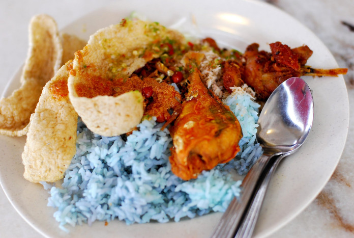 Nasi-kerabu-malaysia